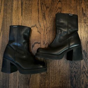 Vintage mustang boots